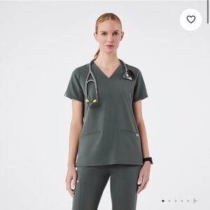 Figs Casma Three-Pocket Scrub Top